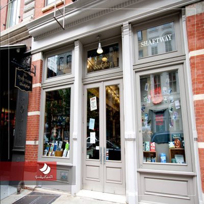 مشتری‌های یکی از قدیمی‌ترین کتابفروشی‌های شهر نیویورک چهل سال است که در یکی از