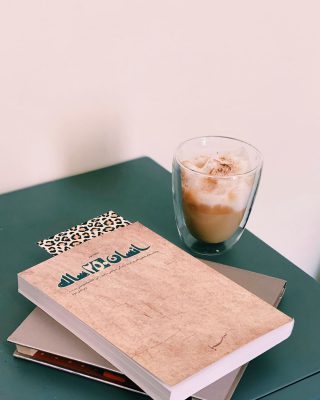 •••
در روز برفی، صبح روز پنجشنبه خود را اینگونه آغاز میکنیم…
___
بخشی از کتاب: