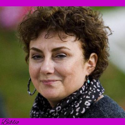 زویا پیرزاد در سال ۱۳۷۰، ۱۳۷۶ و ۱۳۷۷، سه مجموعه از داستان‌های کوتاه خود را منتشر