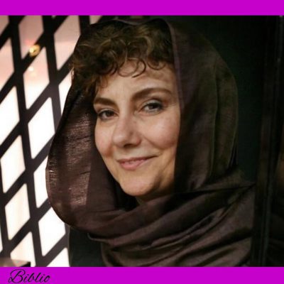 زویا پیرزاد، نویسندۀ ارمنی تبار اهل ایران،  در سال ۱۳۳۱ در آبادان به دنیا آمد و